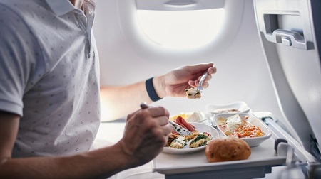 سینی های غذای هواپیما, زمان غذا خوردن در هواپیما