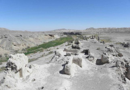 روستای لادیز قلعه تپه لادیز,تاریخچه قلعه تپه لادیز