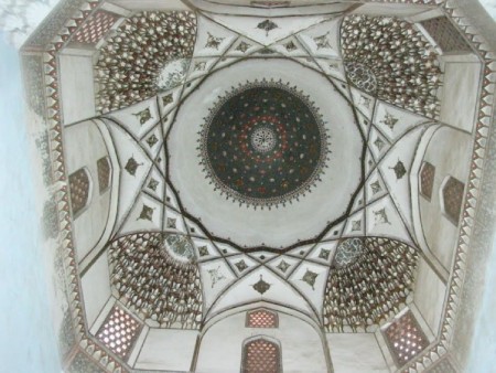 مقبره مشتاقیه مقبره مشتاقیه,آرامگاه مشتاقیه,عکس ازمقرنس کاری مشتاقیه