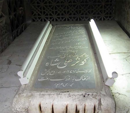 مقبره کوثر علی شاه کس ازمقرنس کاری مشتاقیه,مقبره مشتاقیه در کرمان,معرفی کامل گنبد مشتاقیه در کرمان