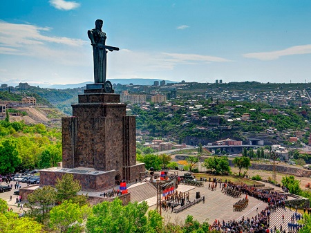 
			
		مجسمه یادبود مادر ارمنستان در ایروان
		
مجسمه مادر ارمنستان (مام ارمنستان) کجاست/ عکس 