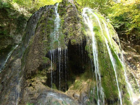 
			
		آبشار سمبی یکی از شگفتی‌های طبیعت + عکس
		آشنایی با آبشار سمبی