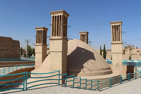 گنبدی با چهار بادگیر: رمز و راز آبانبار رستم گیوآبانبار رستم گیو یزد موقعیت جغرافیایی آبانبار رستم گیوتاریخچه و ساخت آبانبار رستم گیومعماری و ویژگیهای فنی آبانبار رستم گیواهمیت اجتماعی و فرهنگی آبانبار رستم گیومرمت و حفاظت آبانبار رستم گیونکات بازدید از آبانبار رستم گیوسوالات متداول درباره آبانبار رستم گیونتیجهگیری