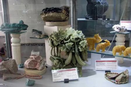 موزه سنگ و گوهر دریای نورشیراز