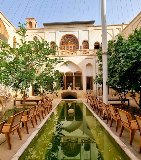 حیاط خانه تاریخی تاج خانه تاریخی تاج, خانه ی تاریخی تاج, حیاط خانه تاریخی تاج
