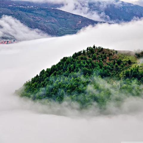 
			
		روستای فیلبند، روستایی عجیب و رویایی بر فراز ابرها + تصاویر
		