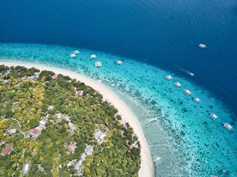 
			
		بوهول جزیره ای با ساحل سفید و تپه های شکلاتی
		راهنمای سفر به جزیره بوهول در فیلیپین