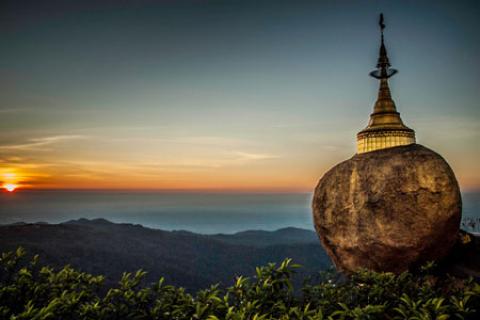 
			
		معبد شگفت انگیز Kyaikhtiyo در میانمار
		