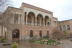 خانه قدکی: یک نماد از زیبایی و تاریخ تبریزخانه قدکی تاریخچه خانه قدکیمعماری خانه قدکیسوالات متداول درباره خانه قدکیسخن آخر درباره ی خانه قدکی  