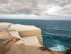 
			
		صخره کیک عروسی؛ صخره ای آهکی و سفید رنگ در پارک ملی رویال استرالیا
		آشنایی با صخره کیک عروسی در استرالیا 