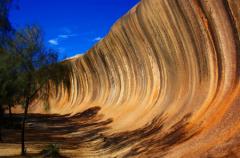 سفر به دنیای عجیب و غریب سنگ موج در قلب استرالیای غربیویو راک (Wave Rock) چیست؟ تاریخچه ویو راکویژگی‌ها و مسیرهای پیاده‌روی ویو راکحقایق جالب درباره موج راکدسترسی به ویو راککارهایی که باید در نزدیکی Wave Rock انجام دهید سوالات متداول درباره ی ویو راک سخن آخر مقاله درباره ی ویو راک